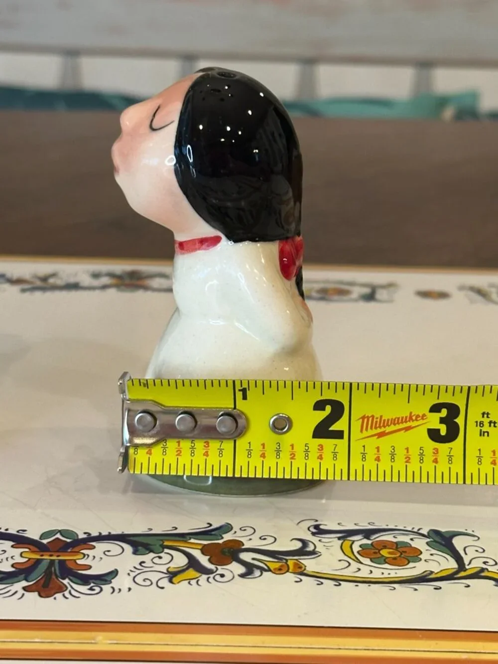 vintage ceramic kissing couple salt and pepper shakers